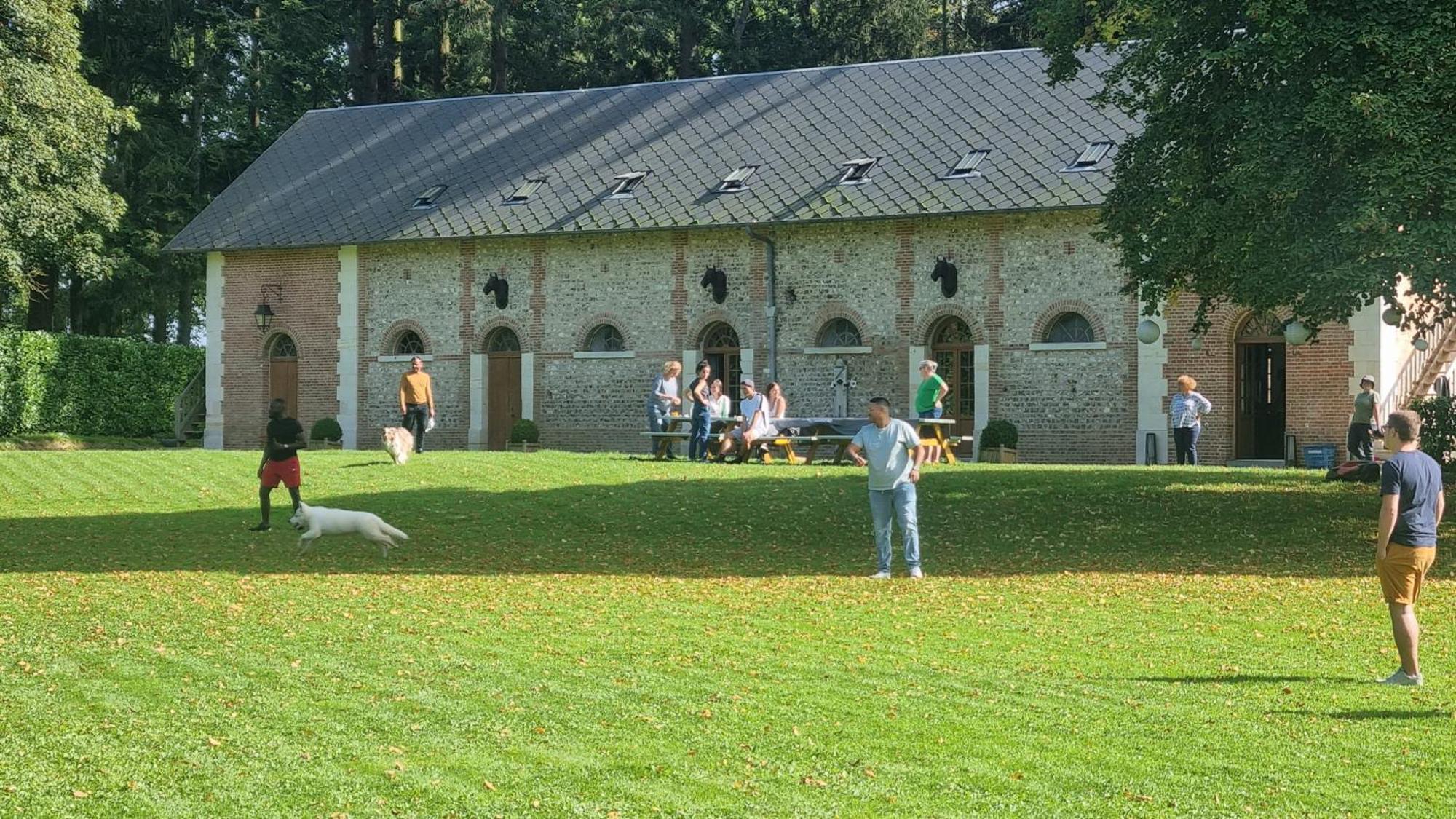 Les Ecuries Du Chateau De Brumare Bed & Breakfast Brestot Dış mekan fotoğraf